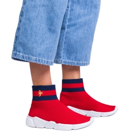 Zapatillas de deporte de deportes rojos con una parte superior de SOCKING