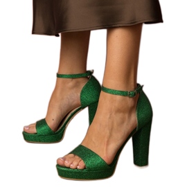 Sandalias de alto brillo de las mujeres verdes