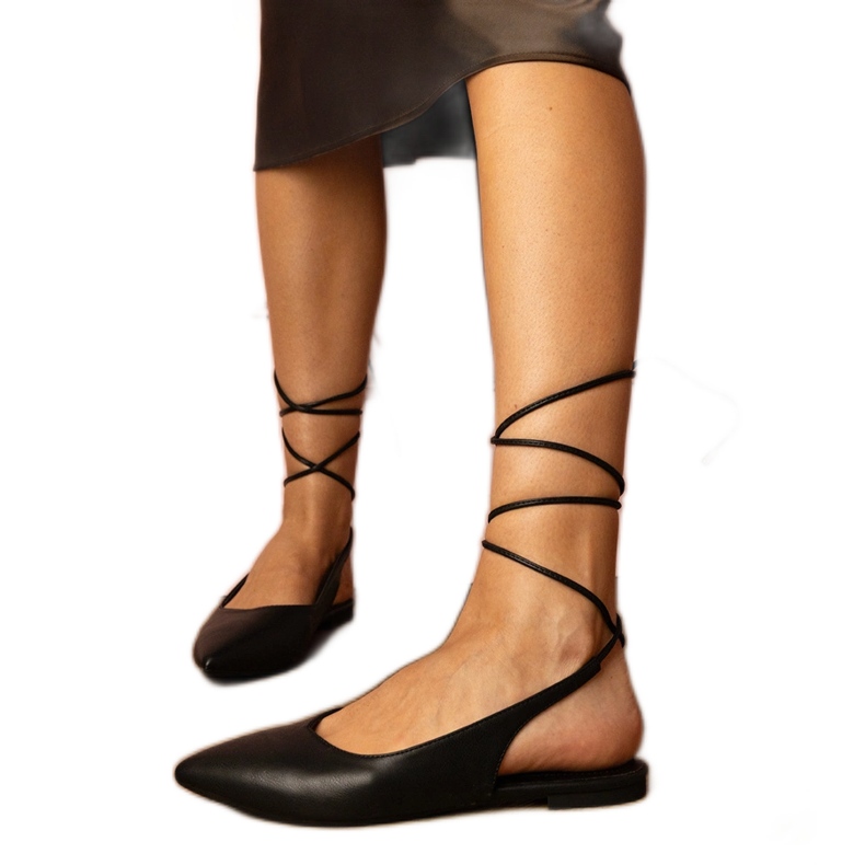 Tacones planos negros hechos de eco -sather