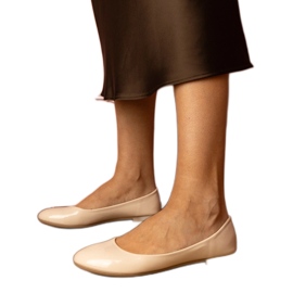 Bailarinas lacadas beige