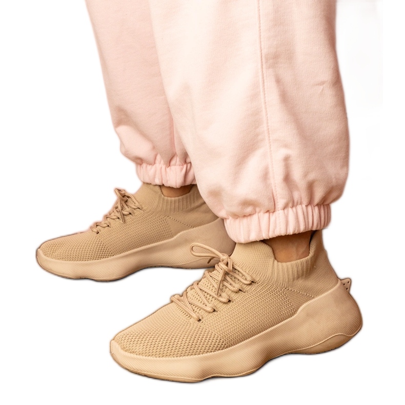 Beige Sports Sneakers con una parte superior de calcetines Beige Sports Sneakers con una parte superior de calcetines