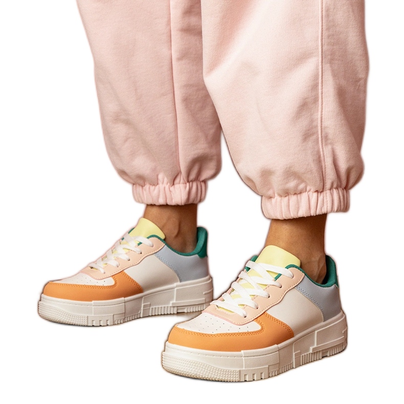 Zapatillas de deporte de deportes de naranja en platfotm