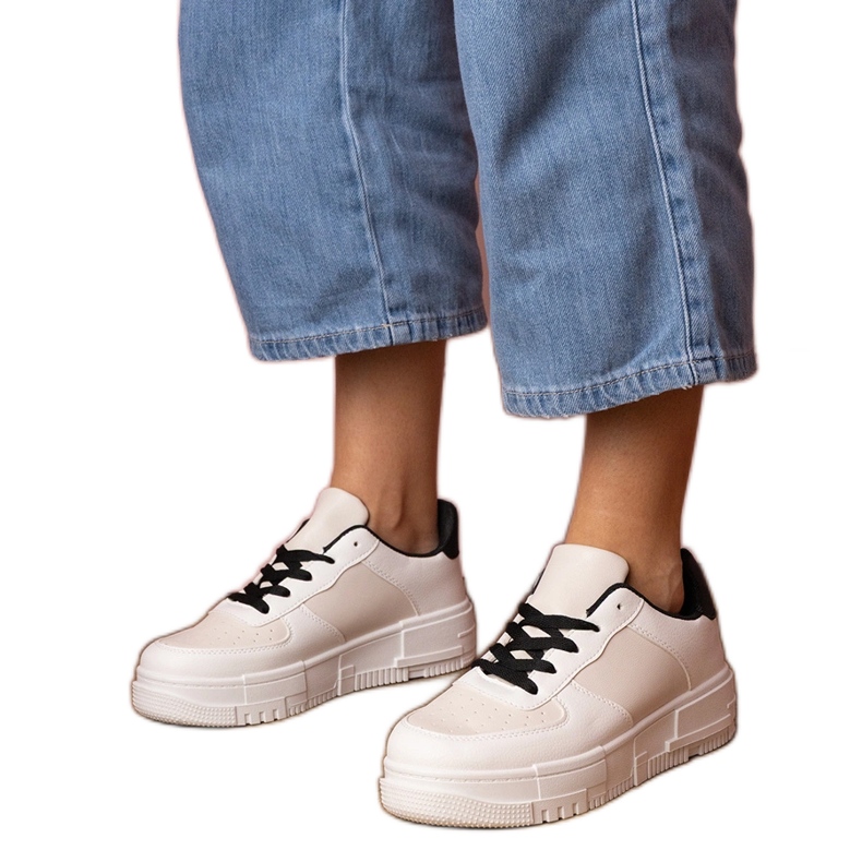 Zapatillas beige deportivas en platfotm
