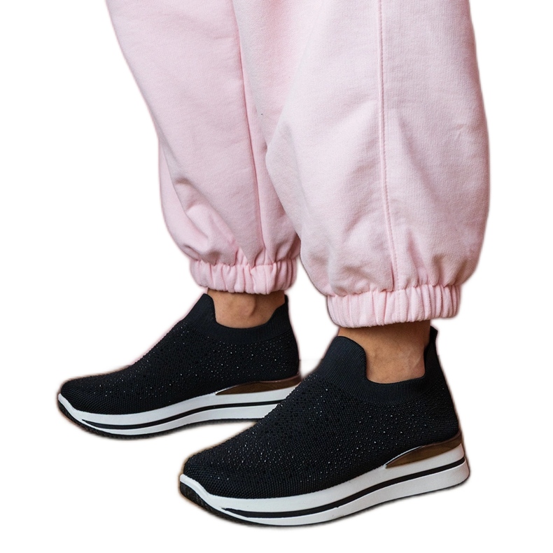Zapatillas de deporte para mujeres negras en la plataforma con circones negro