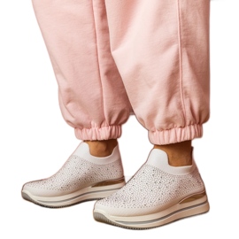 Zapatillas de deporte para mujeres blancas en la plataforma con circones blanco