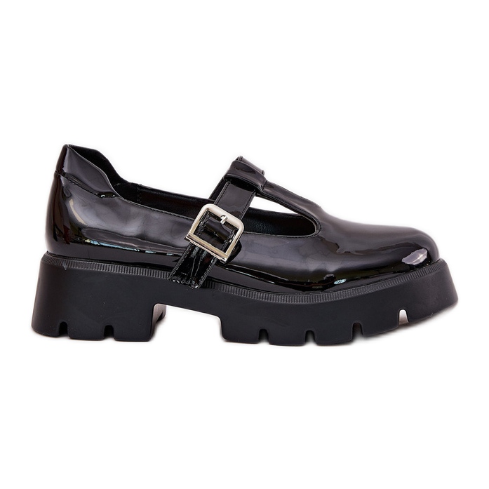 Zapatos pintados para mujeres con una abrazadera en la plataforma y tacones planos negros