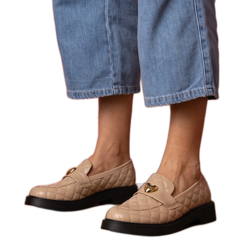 Mocasines acolchados beige decorados con corazón Mocasines acolchados beige decorados con corazón