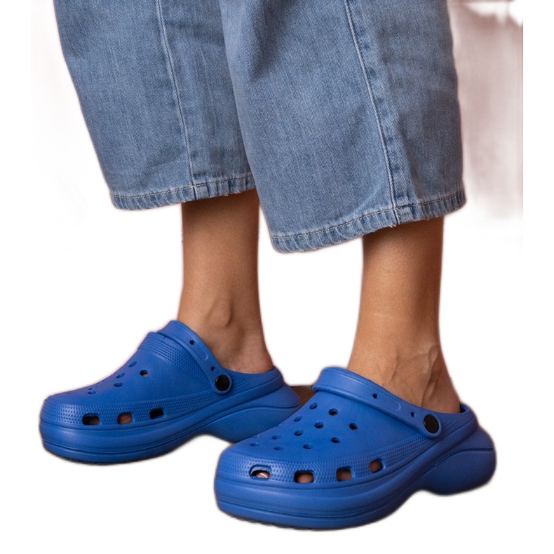 Blue Built -Up Flip Flip en la plataforma azul Blue Built -Up Flip Flip en la plataforma azul