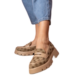 Mocasines marrones de las mujeres con bordados marrón
