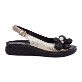 Jezzi Sandalias para mujeres con una flor de oro decorativa dorado