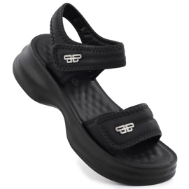 Sandalias para mujeres en una suela gruesa con velcro negro Potocki 105300