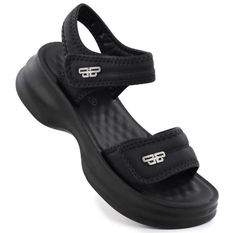 Sandalias para mujeres en una suela gruesa con velcro negro Potocki 105300