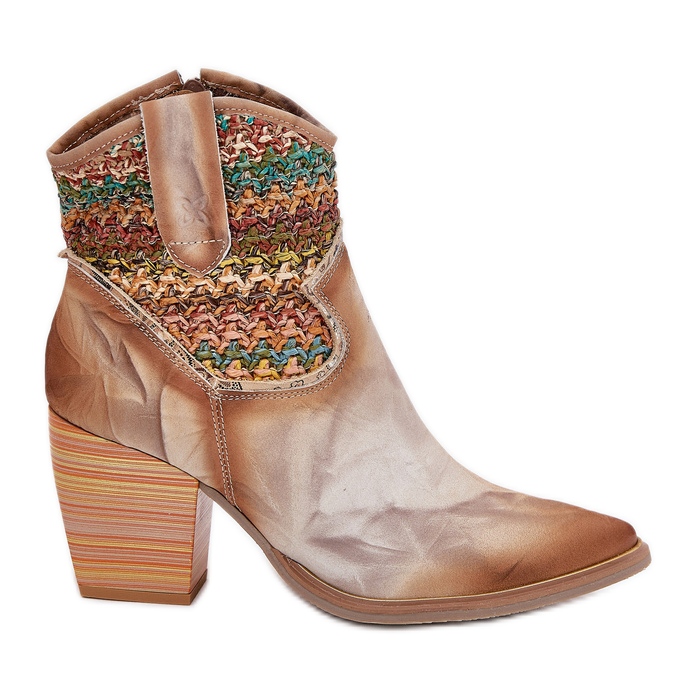 Botas de cuero Cowboy en una publicación con una trenza decorativa Maciejka 06810-29 Multikolor multicolor