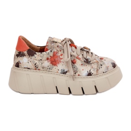 Zapatillas de deporte de cuero en la plataforma Maciejka 06891-18 beige Zapatillas de deporte de cuero en la plataforma Maciejka 06891-18 beige