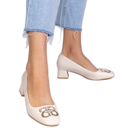 Bombas beige baja con circones