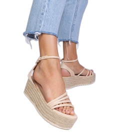 Beige Apartrilles en la plataforma