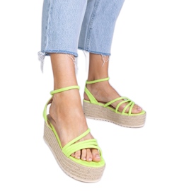 Sandalias verdes de Espadrille en la plataforma