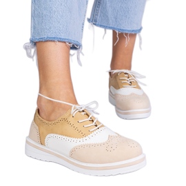 Zapatos beige clásico de oxford