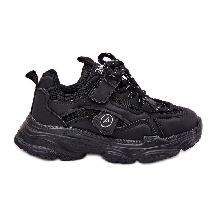 Zapatillas para niños en la plataforma negra negro