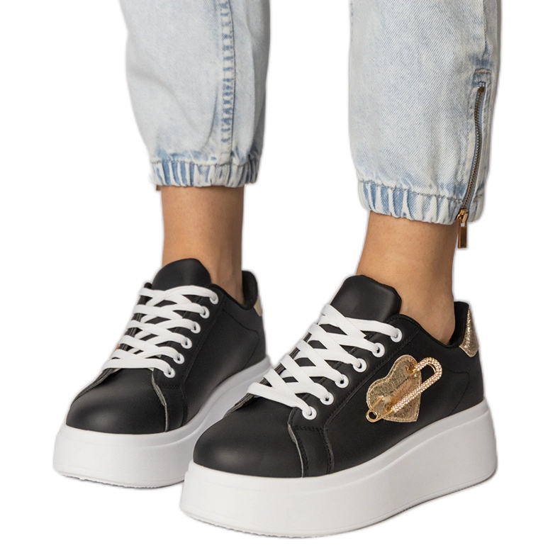 Zapatillas negras con cardíaco y pin de seguridad lerisol negro