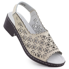 Sandalias de cuero para mujeres abiertas en la almohadilla beige T.Sokolski L25-25