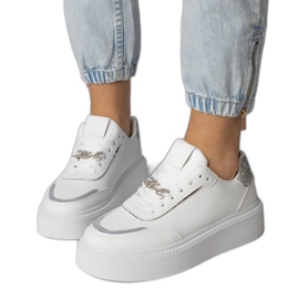 Zapatillas blancas y plateadas decoradas con brillo y circones blanco Zapatillas blancas y plateadas decoradas con brillo y circones blanco