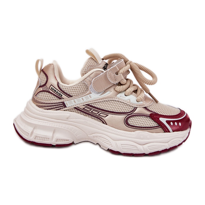 Zapatillas para niños en una suela de oro gruesa dorado