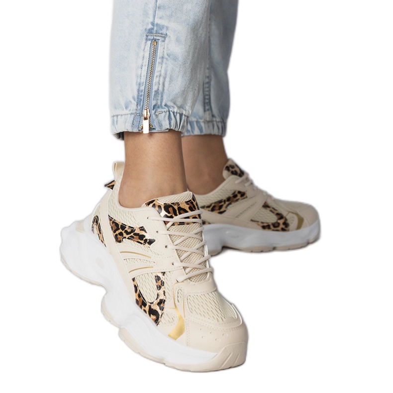 Panther Sports Sneakers en una suela masiva beige