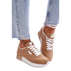 Zapatos deportivos ecológicos con cordones en la plataforma beige