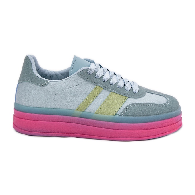 Zapatillas bajas en la plataforma azul