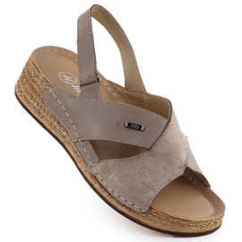 Sandalias de cuero para mujeres en cuñas cómodas beige helios 146
