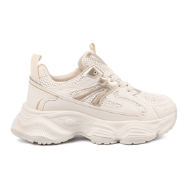 Zapatillas beige ligeras sobre una suela gruesa