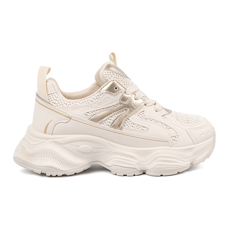 Zapatillas beige ligeras sobre una suela gruesa