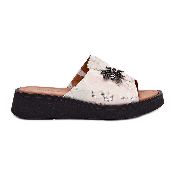 Zapatillas de cuero para mujeres con un broche beige Vinceza 66752