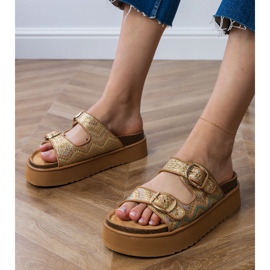 Chanclas doradas con abrazaderas en rayas dorado