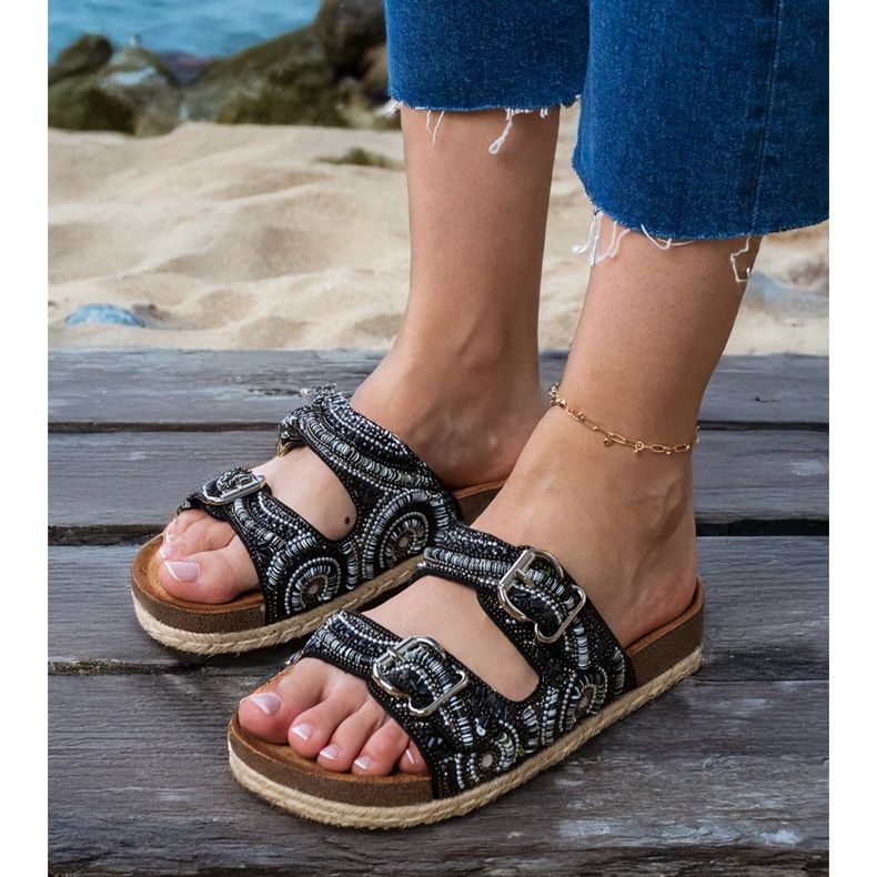 Chanclas étnicas negras con abrazaderas en rayas negro