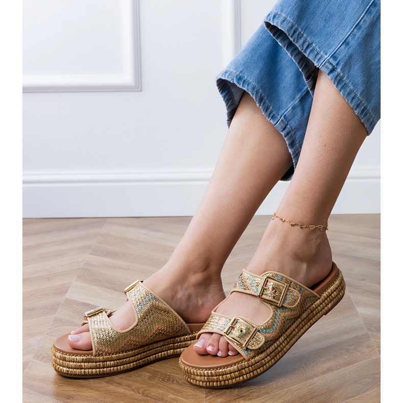 Chanclas doradas con abrazaderas en rayas dorado Chanclas doradas con abrazaderas en rayas dorado