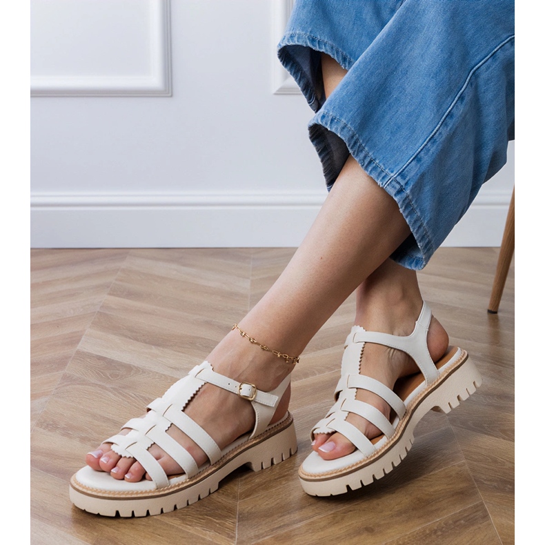 Sandalias blancas con hebilla blanco