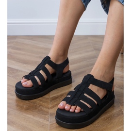 Sandalias Black Gladiator en la plataforma negro