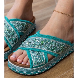 Chanclas verdes con rayas
