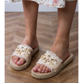 Apartrilles beige con conchas