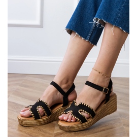 Sandalias negras con bordados en los bordes negro