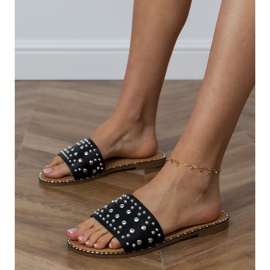 Chanclas negras planas con diamantes de imitación en el cinturón negro