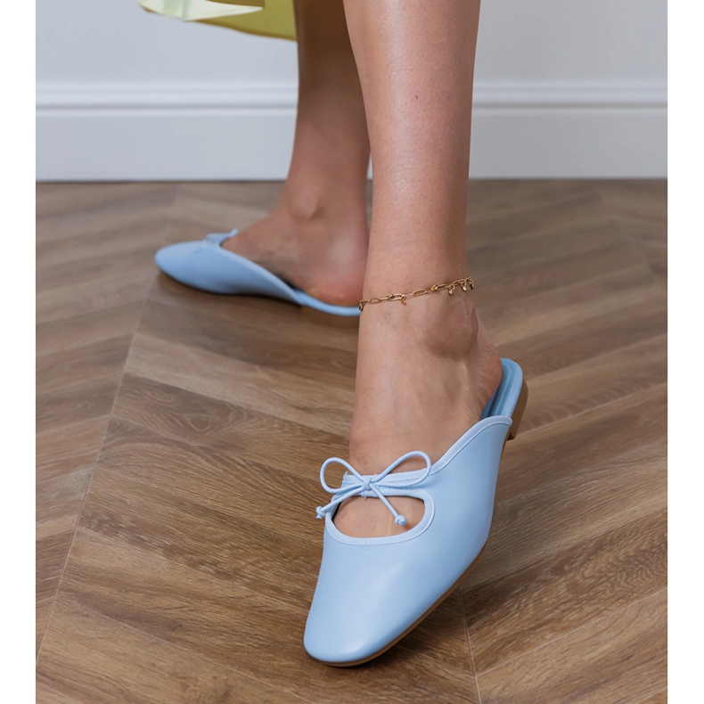 Flip Blue -Flops construidos sobre una suela plana azul