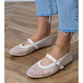 Bailarinas de malla beige con una hebilla