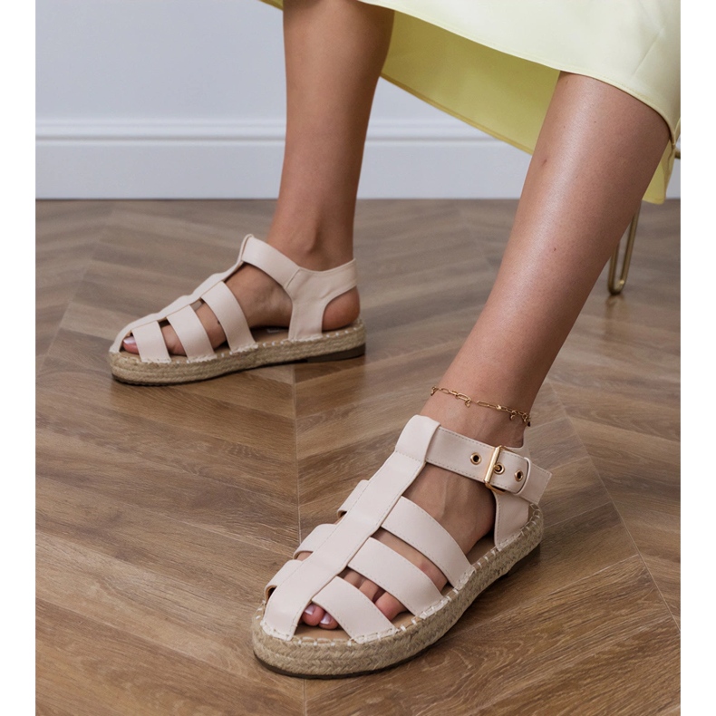 Beige evadrilles construido en sandalias