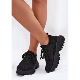 Zapatillas de deporte para mujeres con una parte superior negra de crochet negro