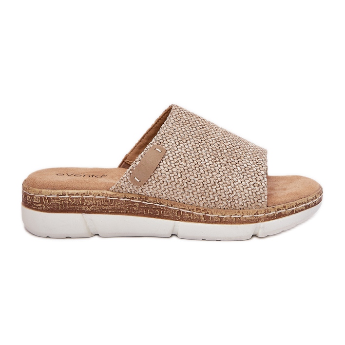 Chanclas para mujeres con una cuña beige