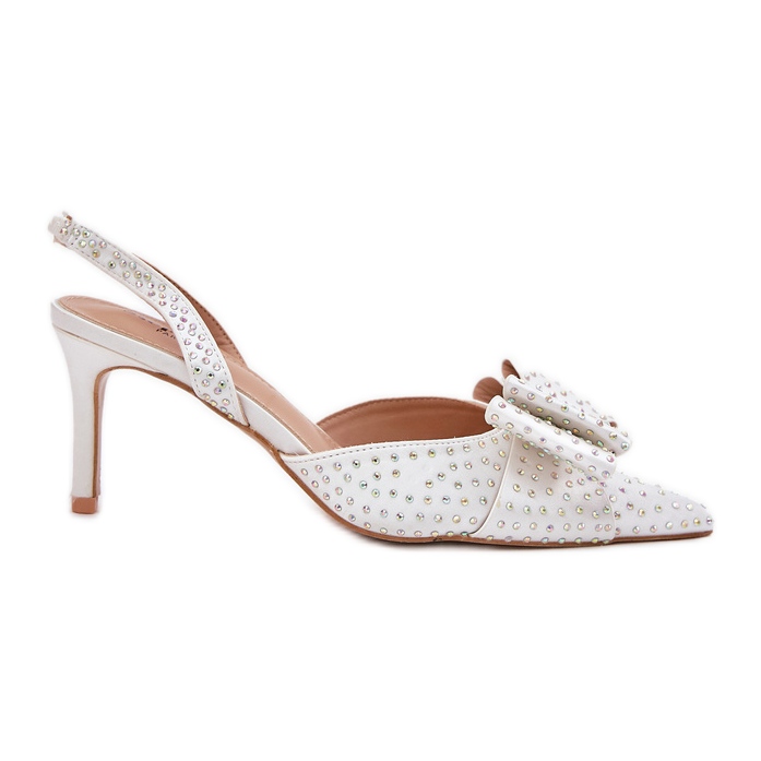 Tacones altos decorados con un tacón abierto y arco blanco