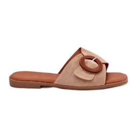 Chanclas de mujer plana con una abrazadera beige